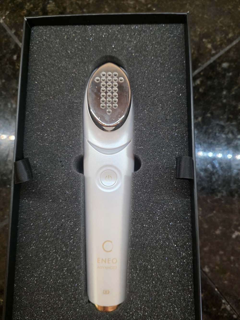 Avologi ENEO Advanced Anti-Aging 426 Red Light Skin Therapy Device In Box